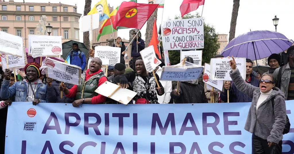 Imigranti v Itálii protestuje proti plánům Italské vlády na zpomalení migrace