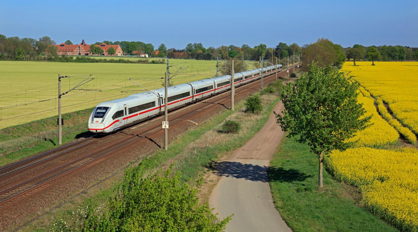 ICE motorový vlak v Německu