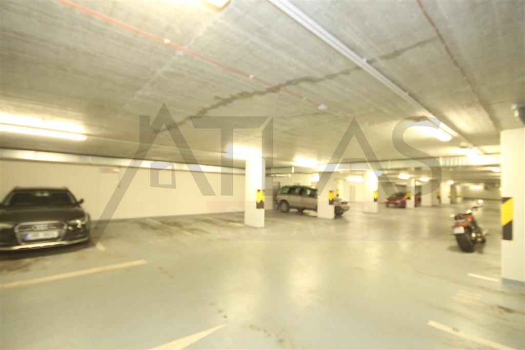 Pronájem zařízeného bytu 2+kk 60 m2, s parkování v podzemní garáži Praha 6 - Dejvice, Paťanka