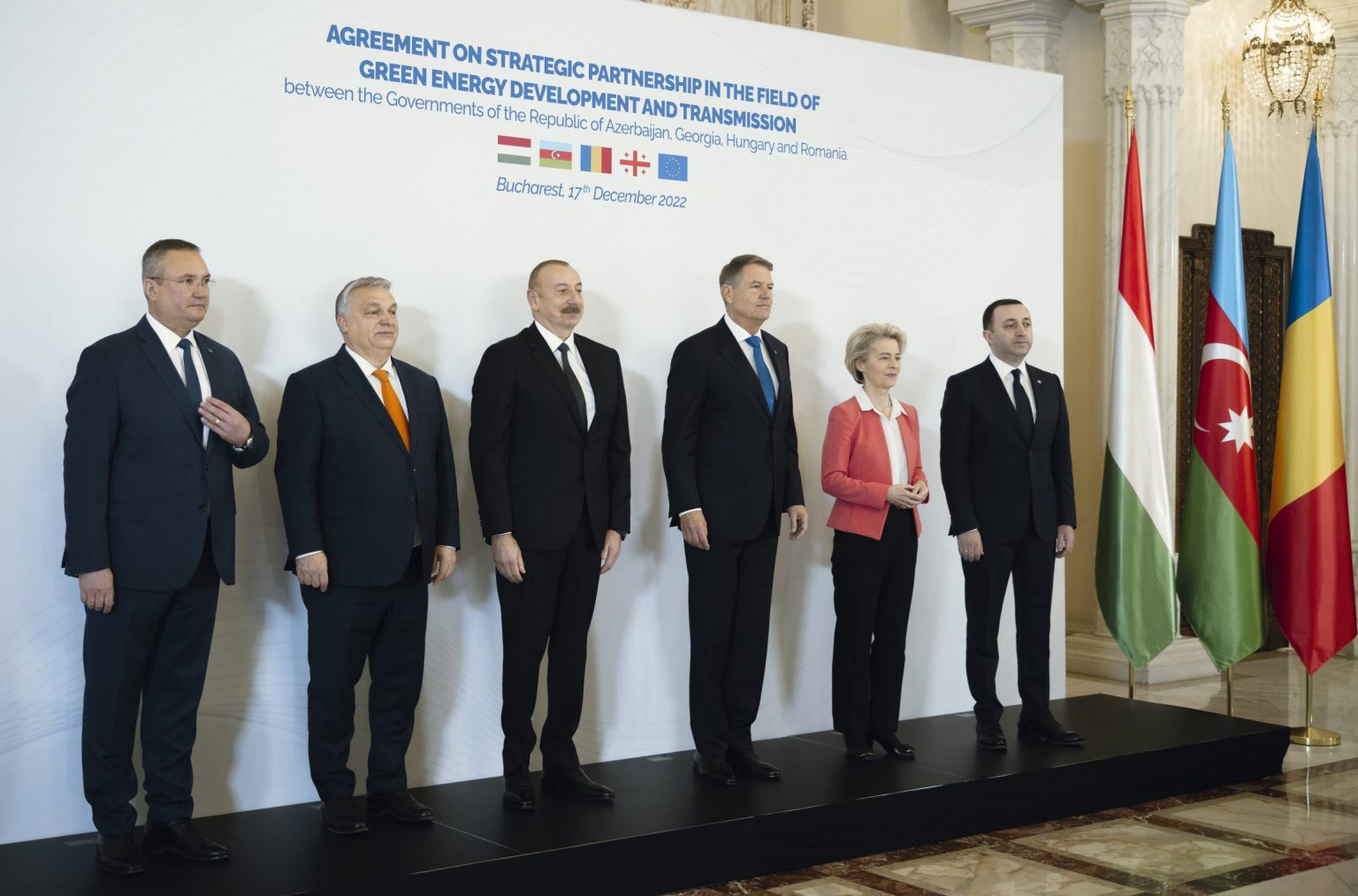 Nicolae Ciuca, Viktor Orbán, Ilham Alijev, Klaus Iohannis, Ursula von der Leyen a Irakli Garibashvili v Bukurešti