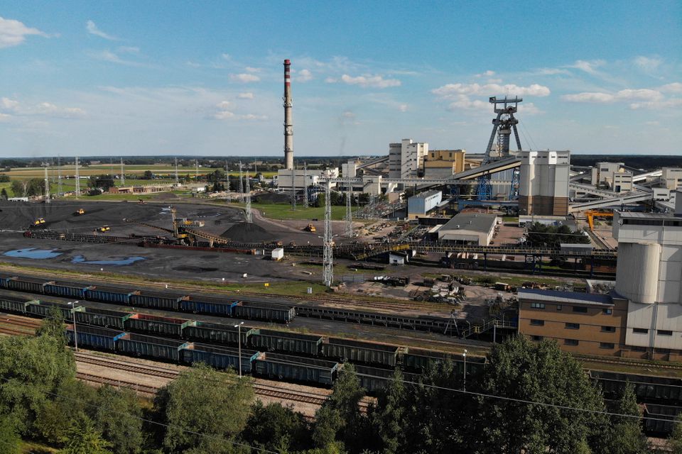 Letecký pohled na uhelný důl v Bogdanka, Polsko 26. srpna 2022.
