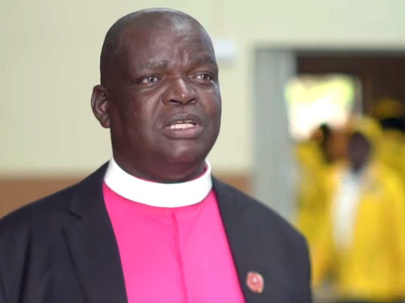 Biskup Daniel Matebesi se zavázal řešit problémy, které dnes ohrožují obyvatele Jižní Afriky, včetně genderově podmíněného násilí a drogové a alkoholové závislosti mezi mládeží.