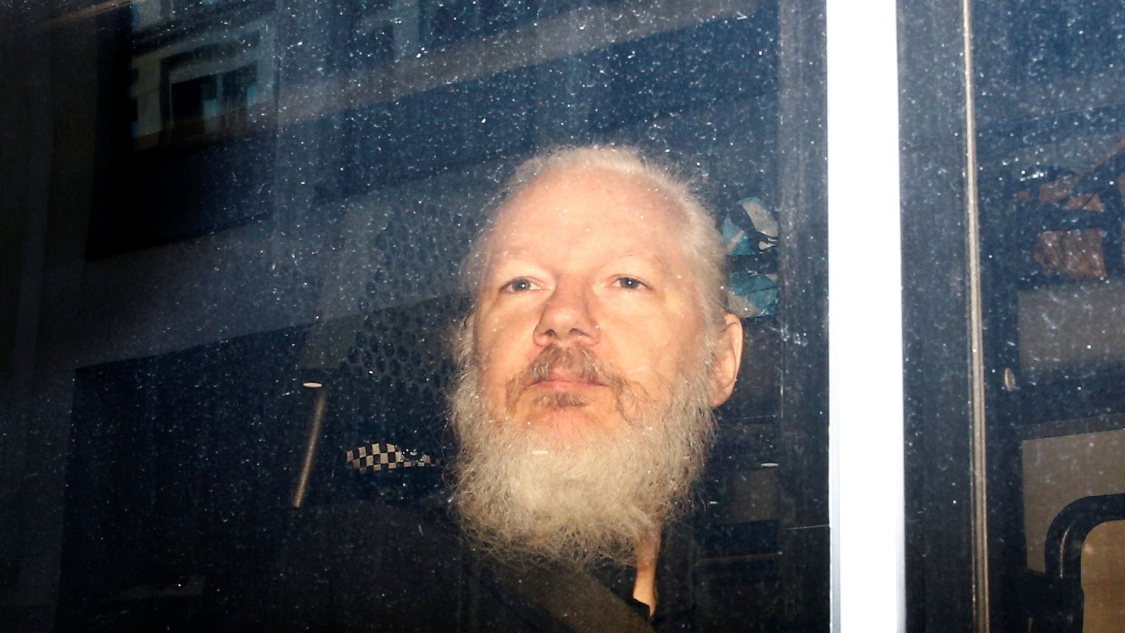 Julian Assange čelí nejisté budoucnosti a může být vydán do Švédska nebo USA